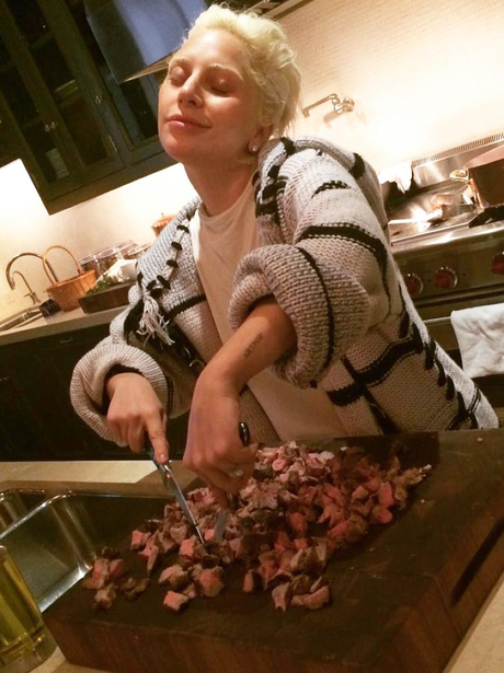lady-gaga-cooking-instagram--1447756100-