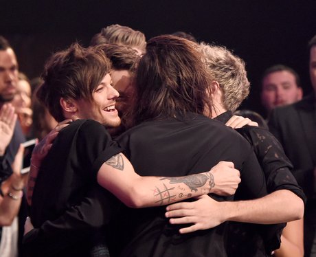 One Direction American Music Awards 2015 Hug