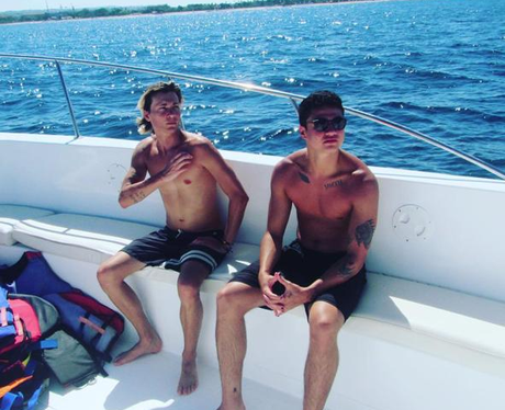 5SOS Calum Hood Instagram