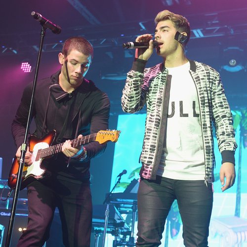 Joe Jonas & Nick Jonas Performing Together