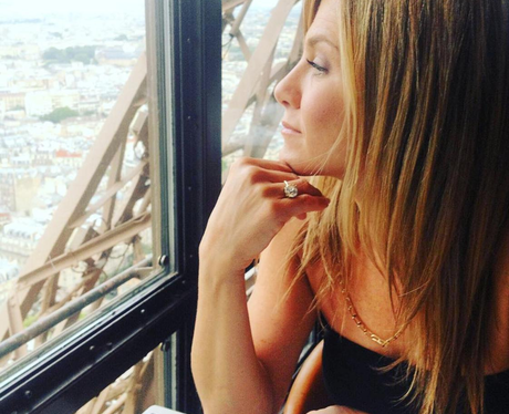 Jennifer Aniston Valentine's Day 2016 present - Pa