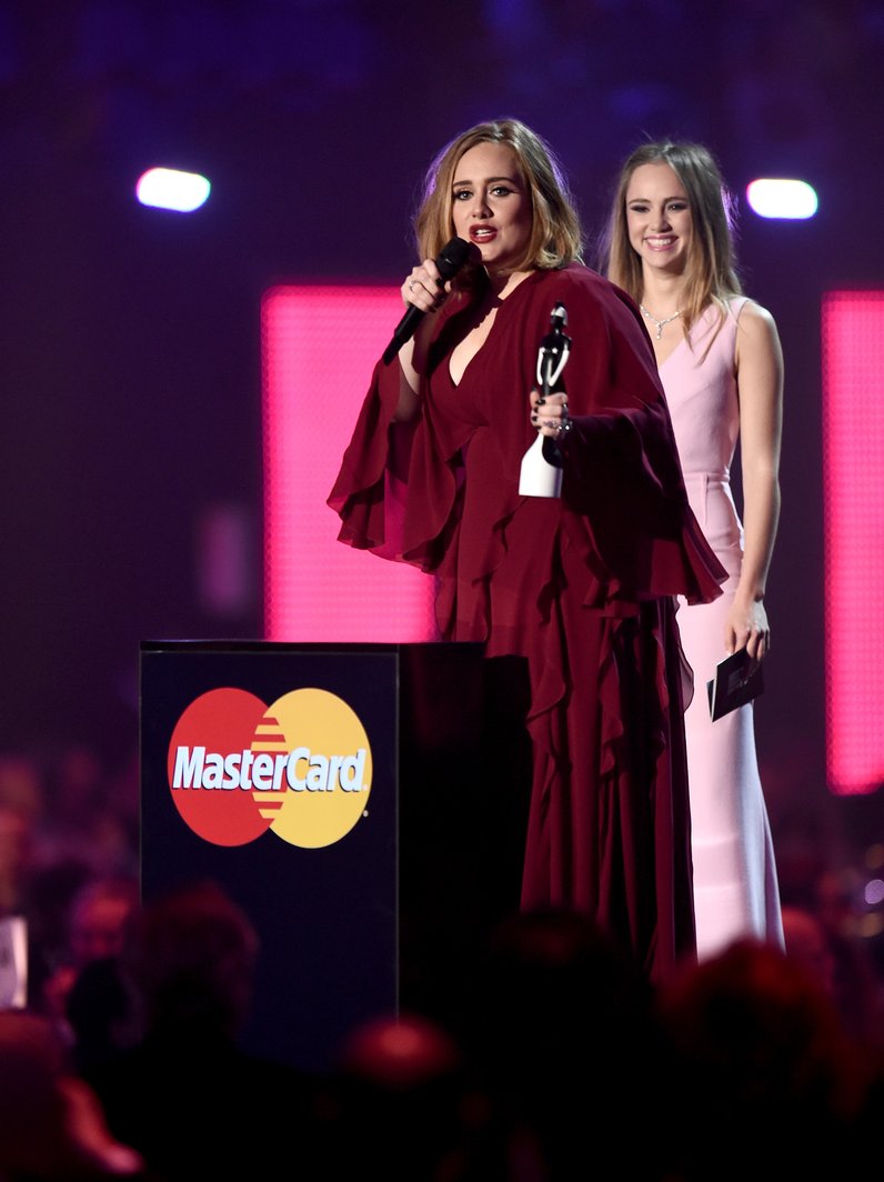 Adele Wins British Single Brit Awards 2016