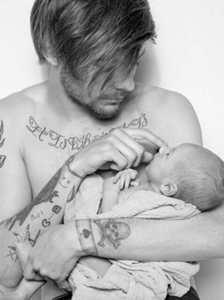 Louis Tomlinson posts cute new photos with baby Fr