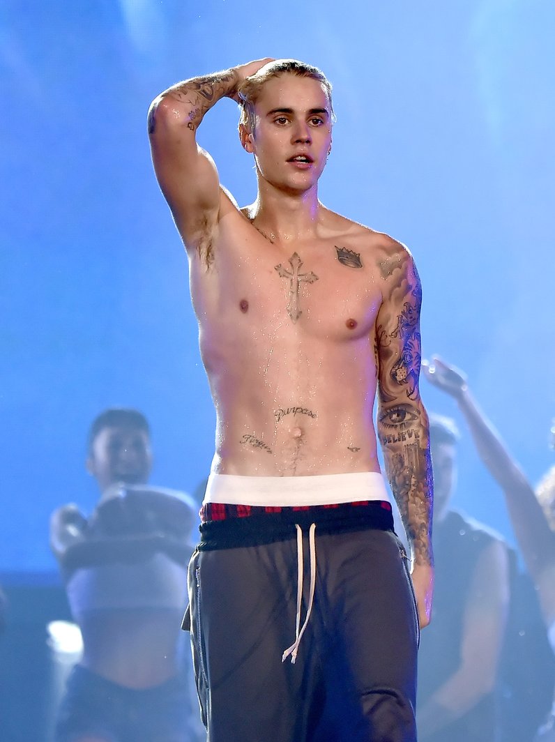 Justin Bieber in concert topless