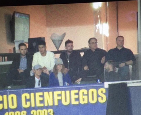 Niall Horan and Jessica Serfaty at basketball game