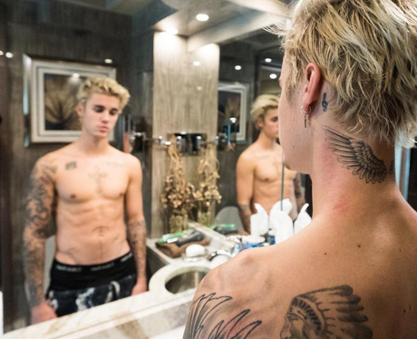 Justin Bieber Mirror Selfie