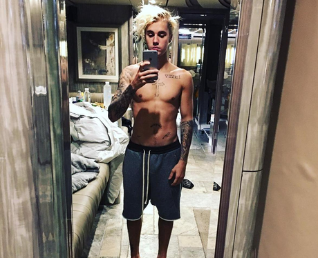 Justin Bieber mirror selfie before Portland Purpos