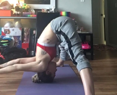 Miley Cyrus does yoga for her mind