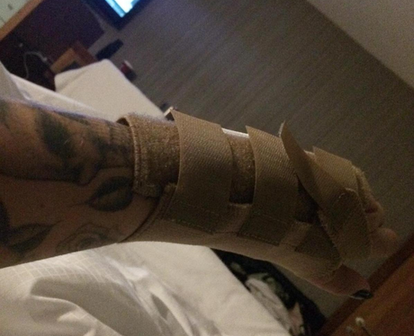 Jesy Nelson posts photo of her cast