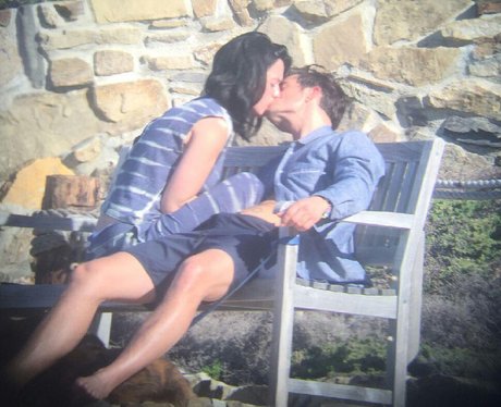 Katy Perry and Orlando Bloom kissing