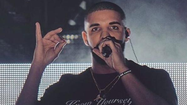 Drake Performing wearing black t shirt