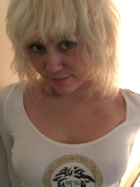 Miley Cyrus gets a strange new haircut
