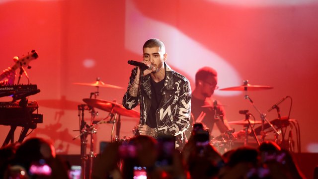 Zayn Malik 'Like I Would' Performance