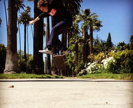 Brooklyn Beckham nails skateboarding jump