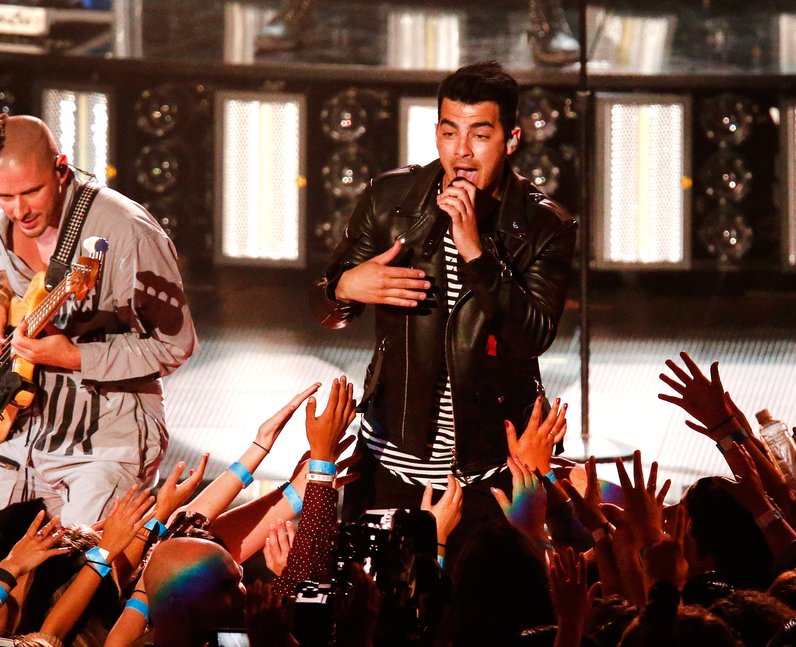 Joe Jonas iHeart Radio Awards 2016
