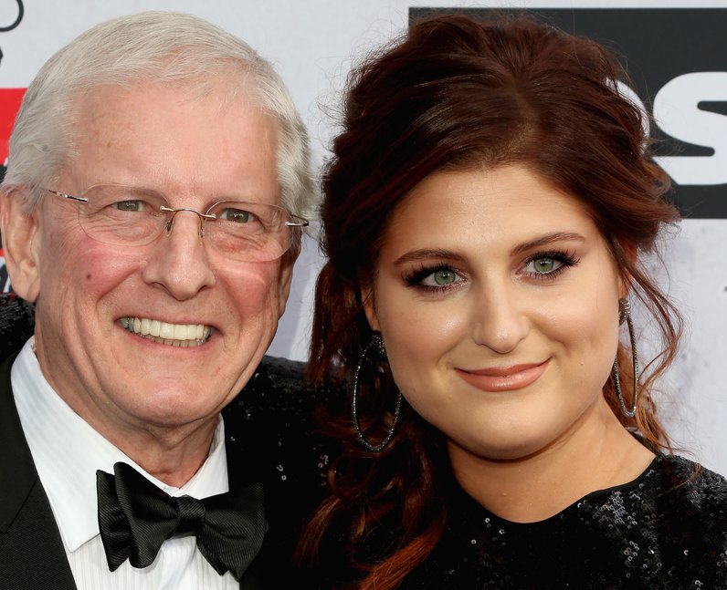 Meghan Trainor bring her Dad to iHeart Music Award
