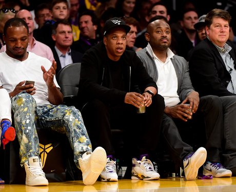 Jay z attends LA Lakers Game