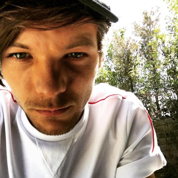 Louis Tomlinson selfie