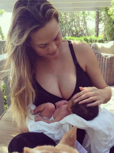 chrissy Teigen first picture of her baby lulu