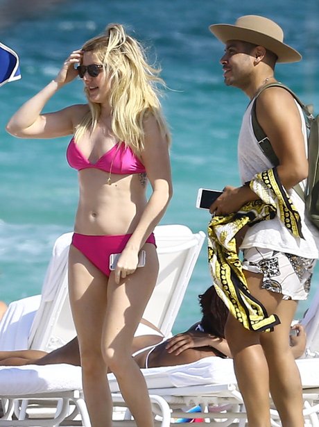 Ellie Goulding in pink Bikini