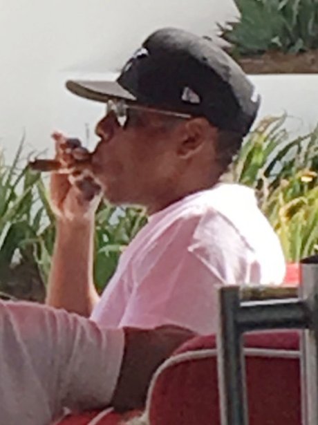 Jay-Z caught smoking amid rumours that he cheated