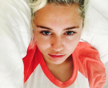 Miley Cyrus regrets dying her hair at home