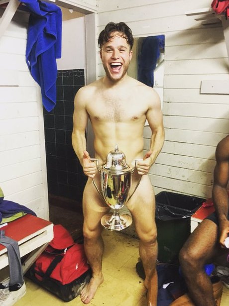 Olly Murs poses naked with trophy