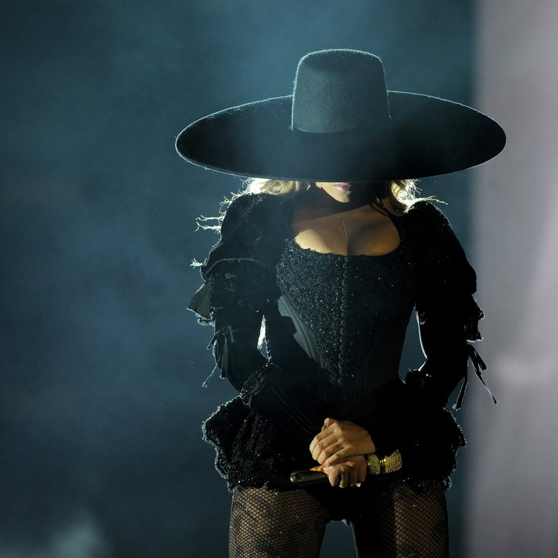 Beyoncé Performs during the Formation World Tour at the Rose Bowl California 2016