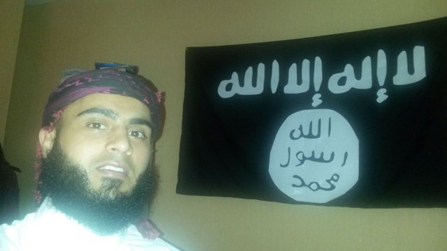 Ayman Shaukat posing with IS flag