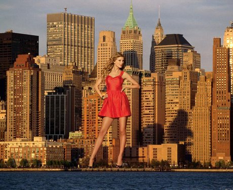 Giant Taylor Swift 2