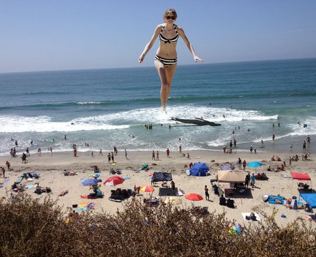 Giant Taylor Swift 5