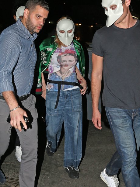 Madonna sneaks out of theatre and tries to go inco