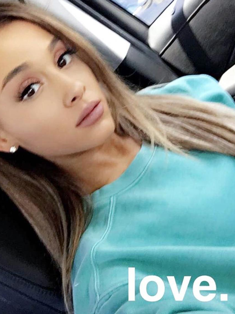 Ariana Grande posts new selfie