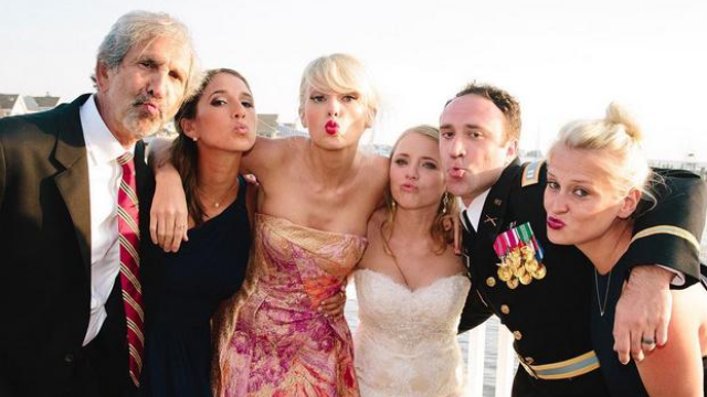 Taylor Swift crashes a wedding