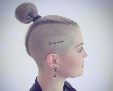 Kelly Osborne shows off new tattoo