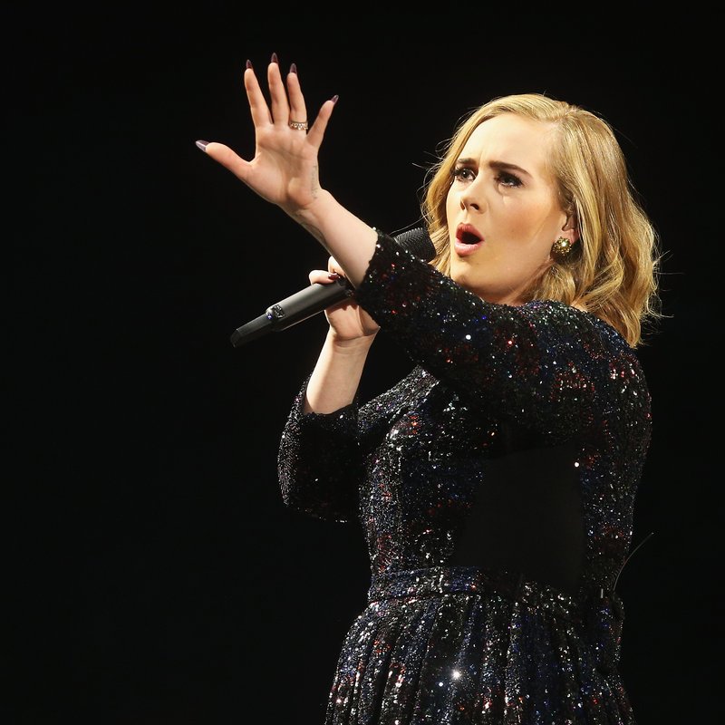 Adele Performing At Hamburg