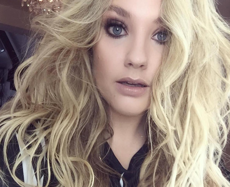 Ella Henderson shows off on point make up