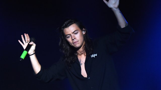 Harry Styles Has Signed A Solo Record Deal & We're Really Worried About ...