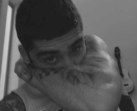 Zayn posts new selfie