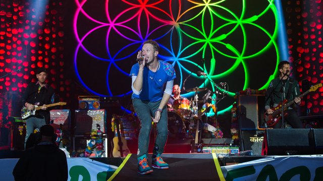 Coldplay play Glastonbury 2016