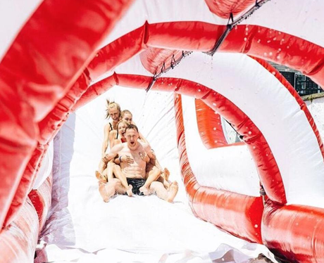 Taylor Swift celebrates 4th July with Cara, Gigi a