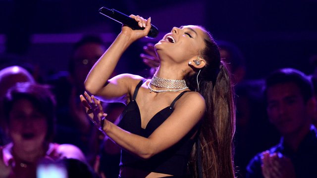 Ariana Grande Live at 2016 Billboard Music Awards