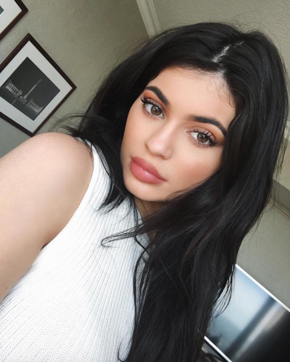 Reality TV star Kylie Jenner surprises Instagaram followers with a make-up  free selfie