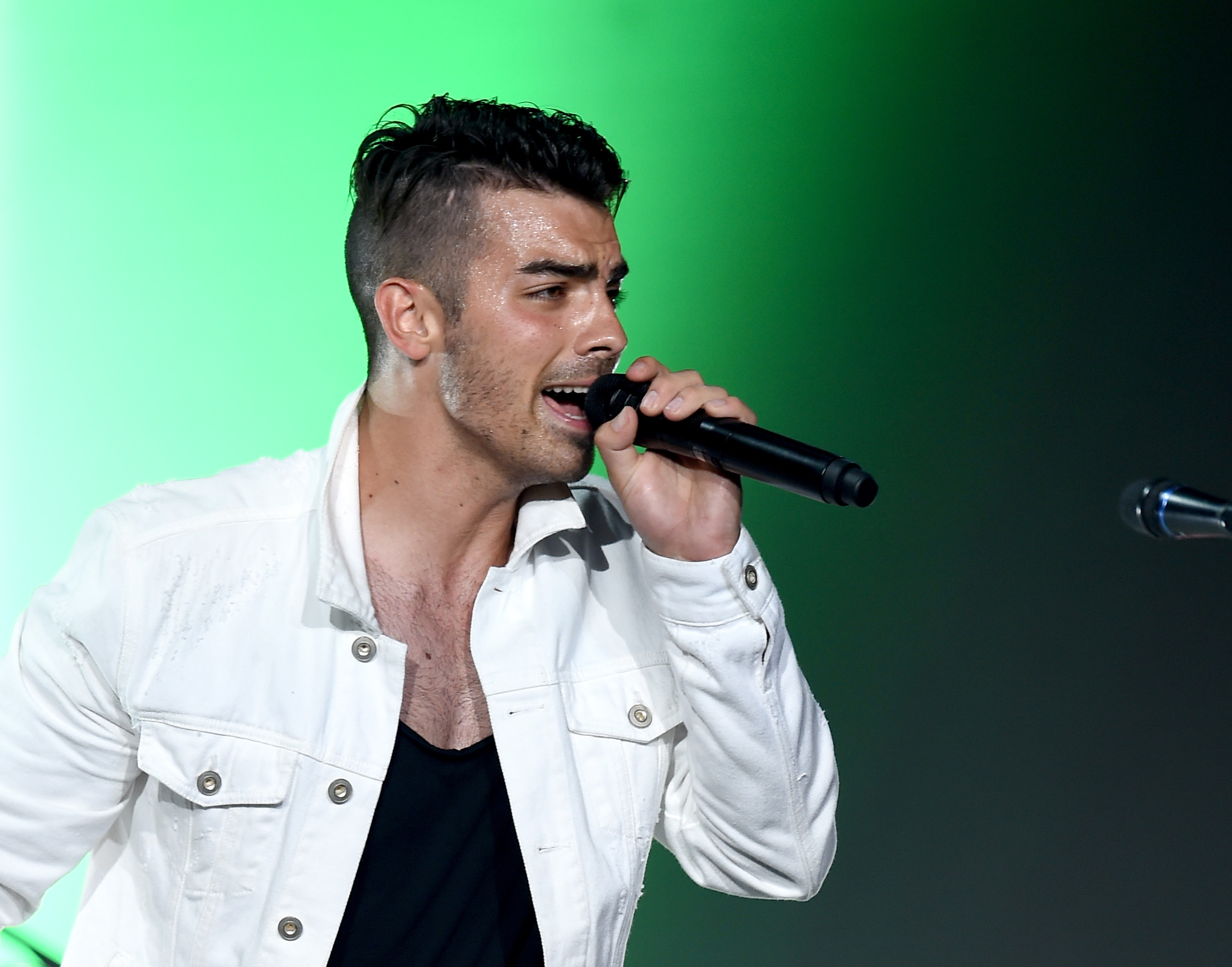 Joe Jonas performs live