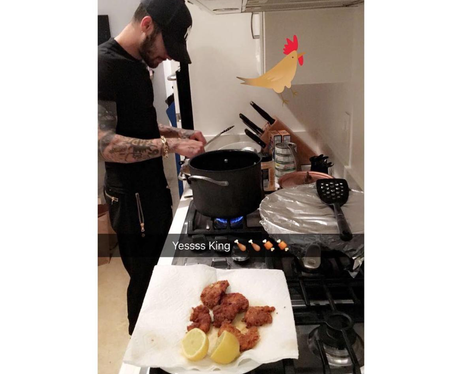 Zayn Malik cooks for Gigi Hadid
