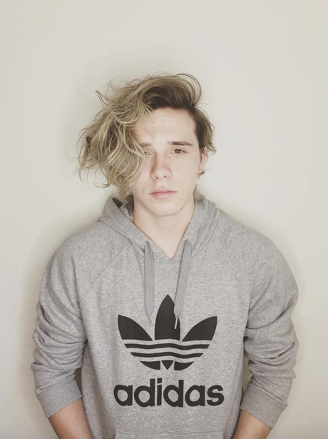 Brooklyn Beckham dyes his hair blonde