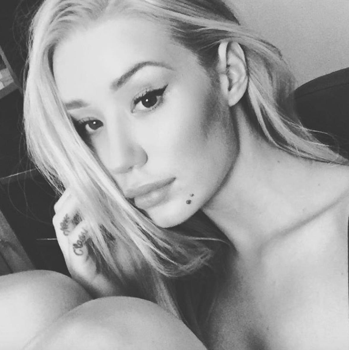 Iggy Azalea selfie