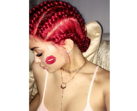 Kylie Jenner dyes her hair red
