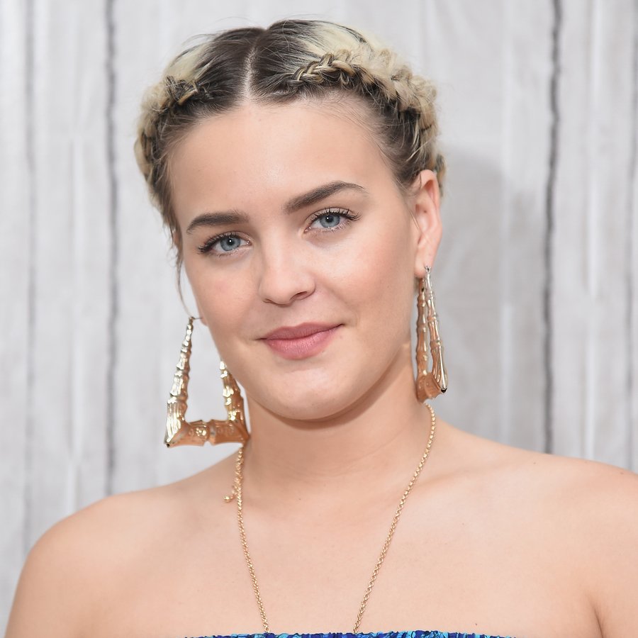 Watch Anne Marie Has The Oddest On Stage Tradition And It Involves