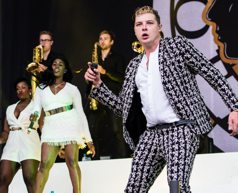 Check out that SUIT! John Newman never fails in the style stakes! - All  The... - Capital